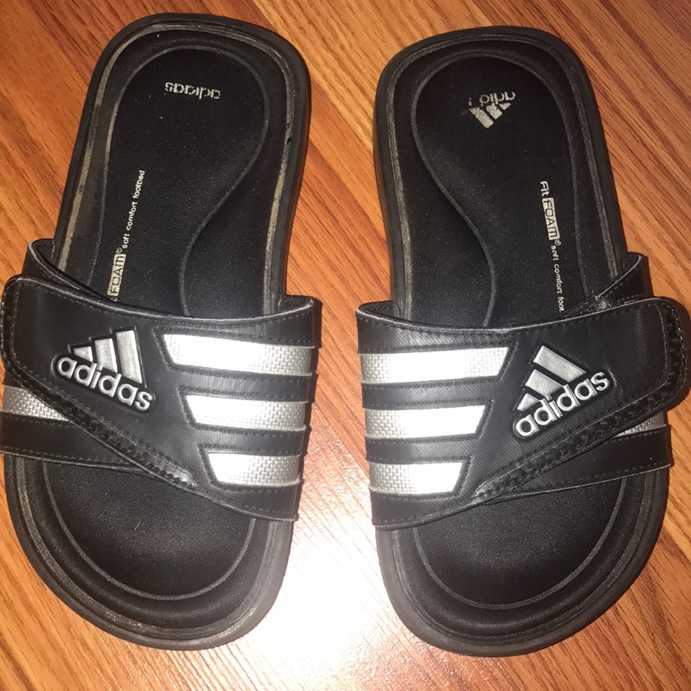 😎 ADIDAS SLIDES
